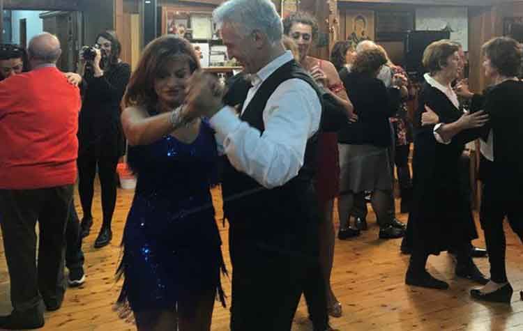 Ξέφρενο λάτιν πάρτι στο ΚΑΠΗ Πεύκης