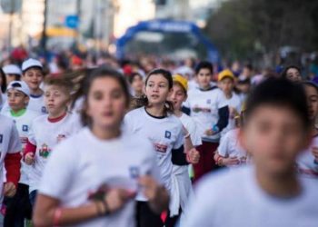 Αγώνας δρόμου μικρών παιδιών μαραθώνιας διαδρομής