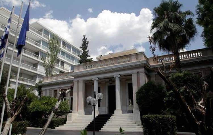 Μαξίμου: Απόφαση της Πολιτείας το καθεστώς μισθοδοσίας των κληρικών