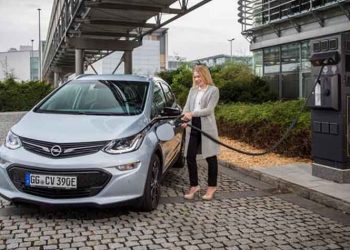 160 σταθμοί φόρτισης για ηλεκτρικά αυτοκίνητα στο μηχανολογικό κέντρο Opel