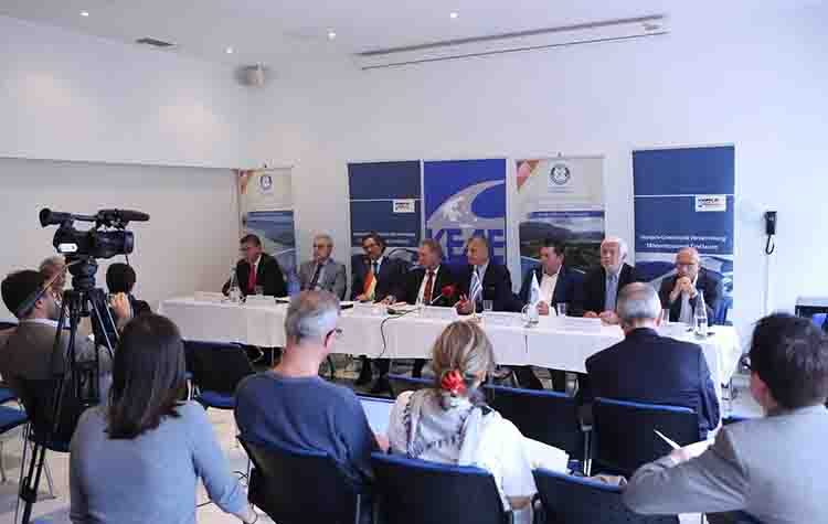 «Η απαξιωτική στάση της κ. Δούρου προσβάλλει την Αυτοδιοίκηση»