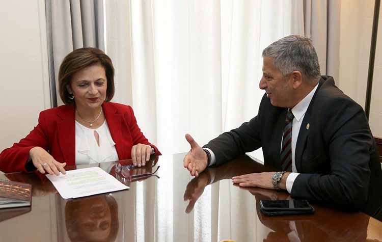 Θέματα ισότητας των φύλων συζήτησαν Πατούλης - Χρυσοβελώνη