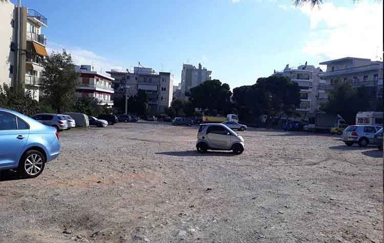 «Οι κάτοικοι πληρώνουν για την κεντρική πλατεία Πεύκης, αλλά πλατεία δεν βλέπουν»