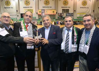 Βράβευση Πατούλη στο φιλικό μπάσκετ εφήβων ΑΕΚ - «Βηθλεέμ»