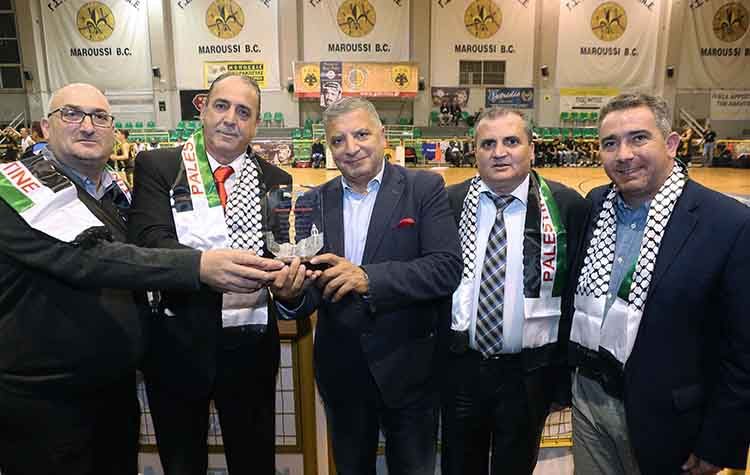 Βράβευση Πατούλη στο φιλικό μπάσκετ εφήβων ΑΕΚ - «Βηθλεέμ»