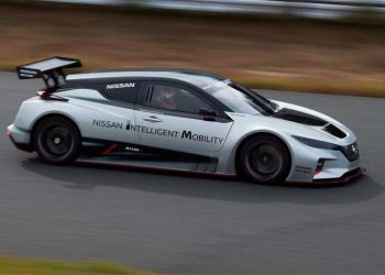 Η Nissan παρουσιάζει το αμιγώς ηλεκτροκίνητο αγωνιστικό LEAF NISMO RC