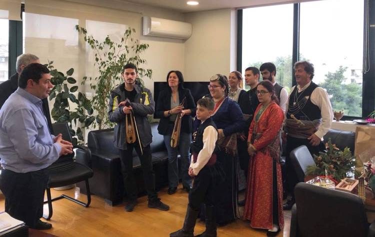 Kάλαντα και ευχές στον Δήμαρχο για την Πρωτοχρονιά