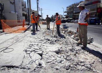 «Λίφτινγκ» στα πεζοδρόμια της πόλης