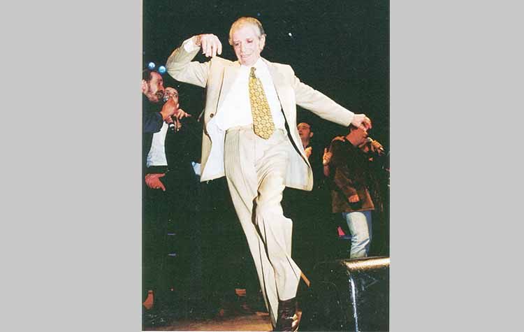 Χορεύοντας ένα ζεϊμπέκικο…