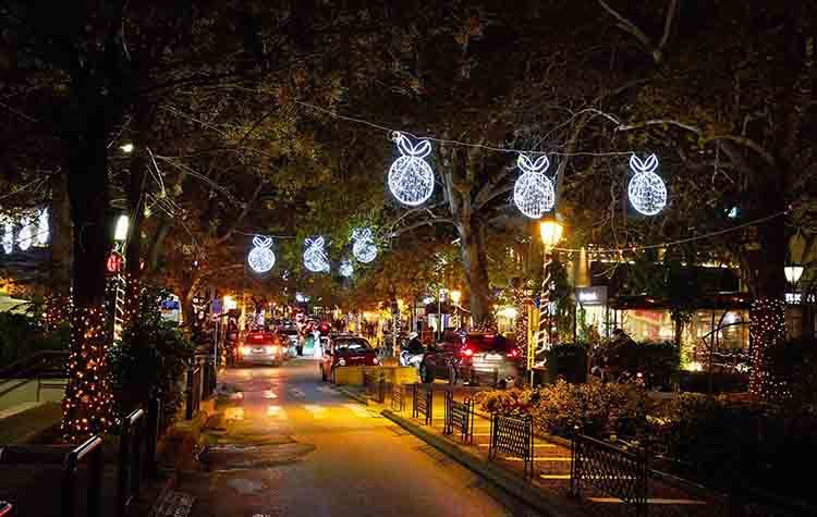Στις 16 Δεκεμβρίου ξεκινά το εορταστικό ωράριο στα καταστήματα