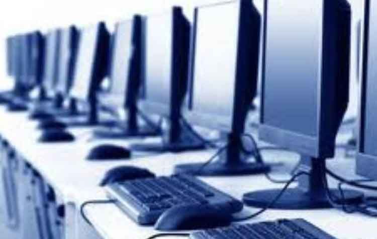 Παράδοση ηλεκτρονικού εξοπλισμού στα Γυμνάσια και Λύκεια της πόλης