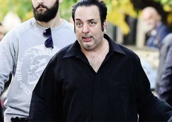 Υπόθεση Ριχάρδου: Όποιος βιάζεται, σκοντάφτει