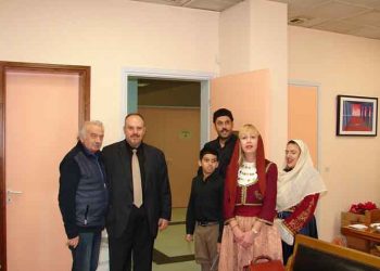 Χριστουγεννιάτικα κάλαντα και ευχές  στον Δήμαρχο