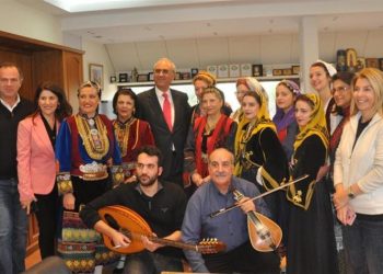 Πρωτοχρονιάτικα κάλαντα και γιορτινή ατμόσφαιρα στο Δημαρχείο