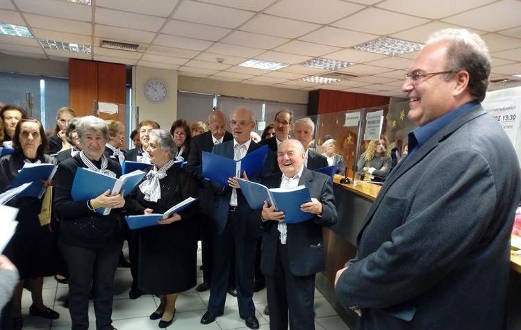 Τα κάλαντα… έβγαλαν είδηση για το νέο Δημαρχείο!