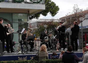 Πλήθος κόσμου στις χριστουγεννιάτικες εκδηλώσεις στην πόλη