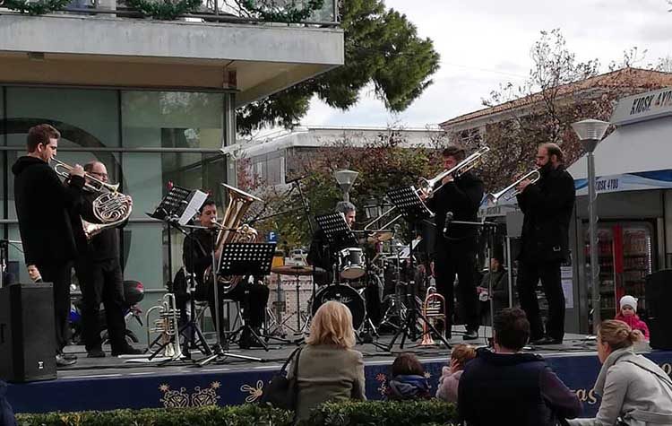 Πλήθος κόσμου στις χριστουγεννιάτικες εκδηλώσεις στην πόλη