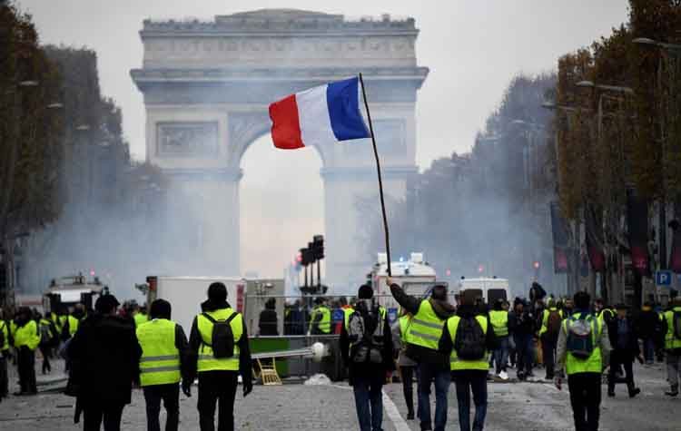 Γαλλία: Βίαια επεισόδια στην κινητοποίηση των «κίτρινων γιλέκων»
