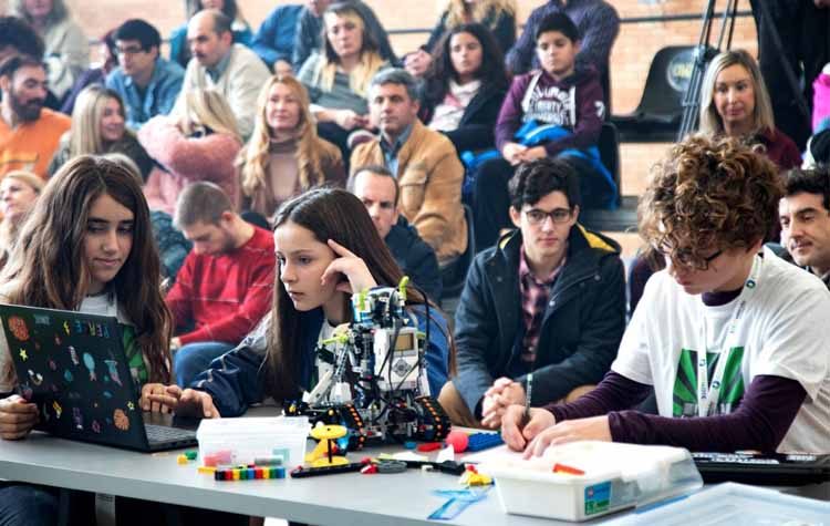 Το «Robogirl» της Cosmote είναι εδώ