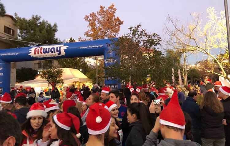 Τα Βριλήσσια πλημμύρισαν Αγιοβασίληδες για το «Santa Run»