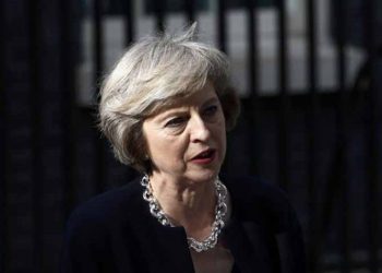 Βρετανία: Παραμένει στην ηγεσία η Τερέζα Μέι