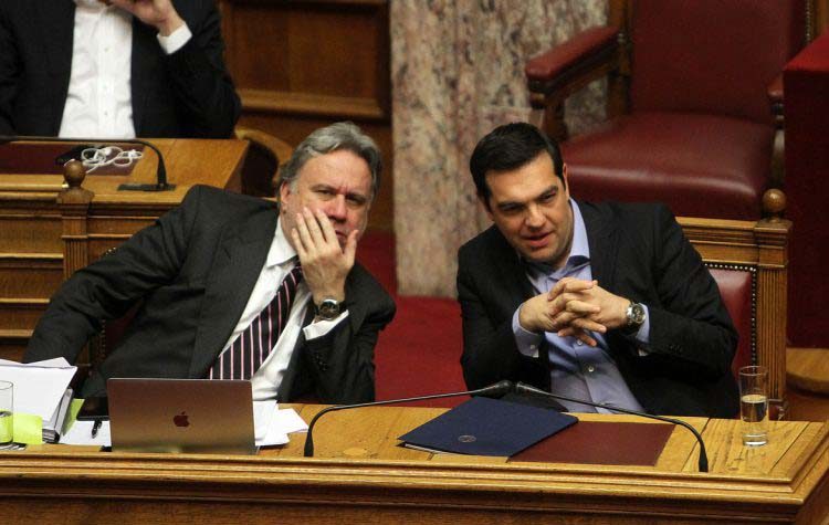 Ευτυχώς δεν θα μειωθούν οι συντάξεις, να ’χουμε να σπαταλάμε