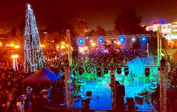 Αυλαία εορταστικών εκδηλώσεων: Η πόλη γέμισε κόσμο και χαμόγελα