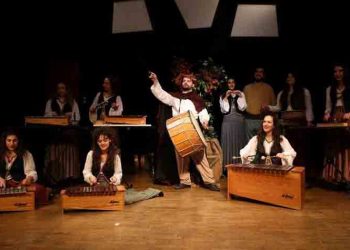 «Χριστουγεννιασματά και Καλαντίσματα» στην κεντρική πλατεία της πόλης