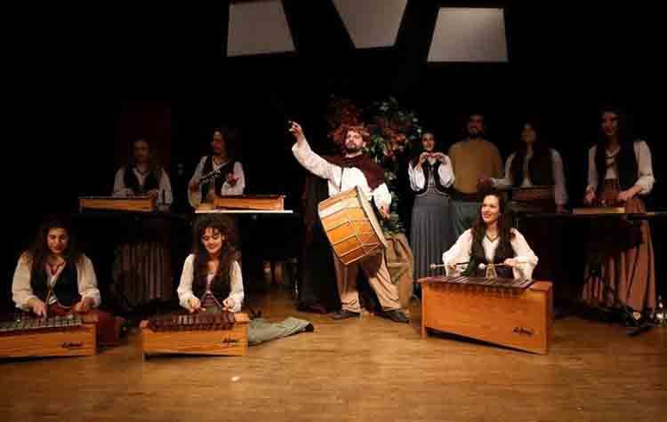 «Χριστουγεννιασματά και Καλαντίσματα» στην κεντρική πλατεία της πόλης