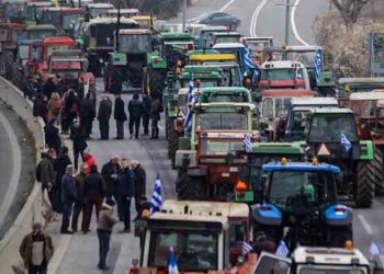 Κλιμακώνουν τις κινητοποιήσεις τους οι αγρότες