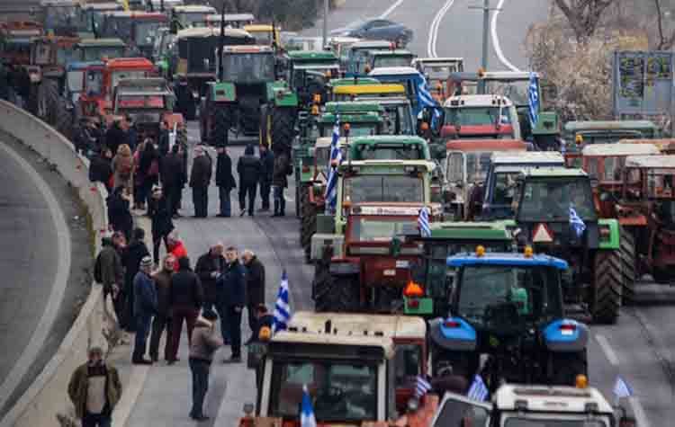 Κλιμακώνουν τις κινητοποιήσεις τους οι αγρότες