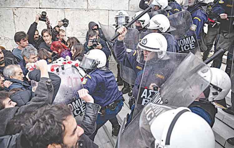 Η Ένωση Συλλόγων Γονέων Κηφισιάς καταγγέλλει επίθεση σε εκπαιδευτικούς