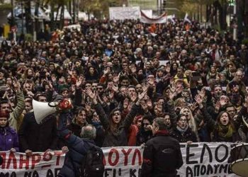 Ένταση στην πορεία των εκπαιδευτικών στο Σύνταγμα