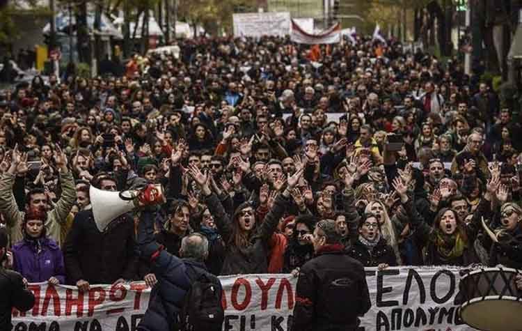 Ένταση στην πορεία των εκπαιδευτικών στο Σύνταγμα