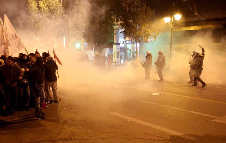 Ένταση και χημικά στην πορεία κατά της επίσκεψης Μέρκελ