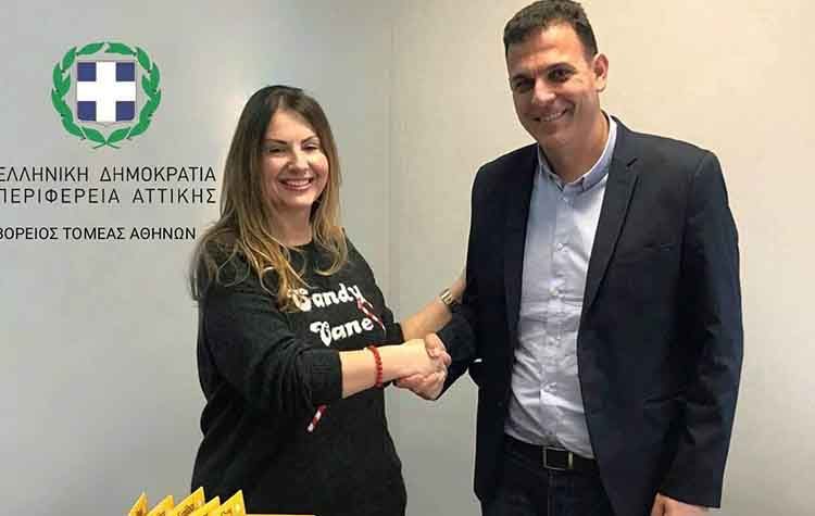 Φάρμακα στο Σωματείο Φιλόζωων Αμαρουσίου παρέδωσε ο Γιώργος Καραμέρος