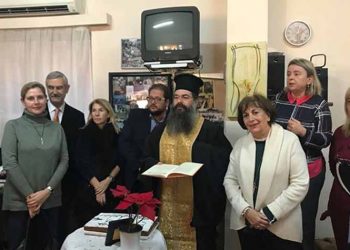 Κοπές πίτας από τα ΚΑΠΗ σε εορταστική διάθεση