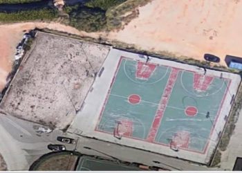 Λυόμενο στέγαστρο στα ανοικτά γήπεδα του Λόφου Τσακού