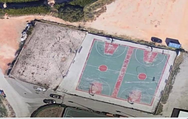 Λυόμενο στέγαστρο στα ανοικτά γήπεδα του Λόφου Τσακού