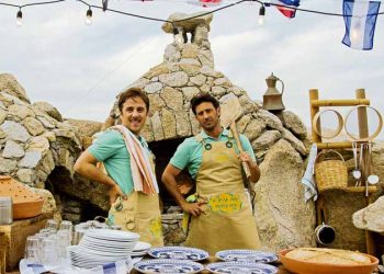 «Περιμένοντας τη νονά»: Μια τρυφερή κωμωδία του Νίκου Ζαπατίνα