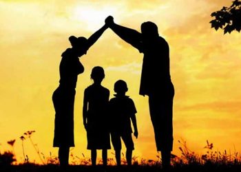 «Χείρα βοηθείας» στους γονείς