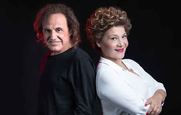 O Βασίλης Παπακωνσταντίνου με τη Γιώτα Νέγκα στο Anodos Live stage