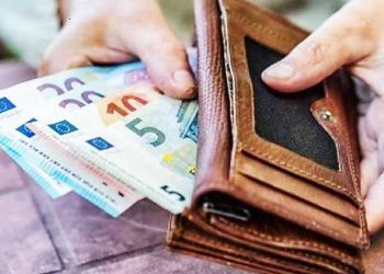 Κυβέρνηση: Παροχές… αβέρτα