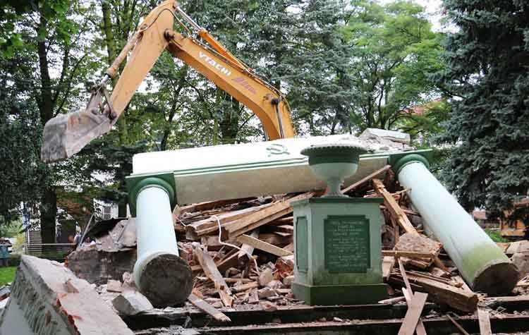 Πολωνία: Παραχάραξη Ιστορίας