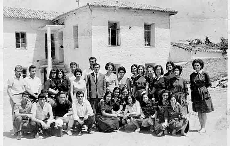 «Σώστε το είδος δάσκαλος…»