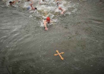 Τα μηνύματα των πολιτικών αρχηγών για τα Θεοφάνεια