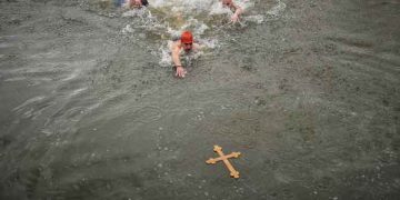 Τα μηνύματα των πολιτικών αρχηγών για τα Θεοφάνεια