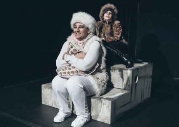 Η «Ζωή μετά χαμηλών πτήσεων» στο θέατρο «Αποθήκη» και τον Μάρτιο