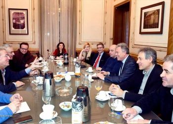 Επίσκεψη Σγουρού στη ΓΣΕΕ: «Γάγγραινα ανεργία και χαμηλοί μισθοί»