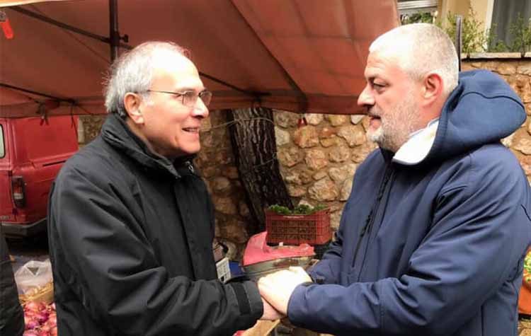 Επίσκεψη του Λευτέρη Κοντουλάκου στη λαϊκή αγορά της Νέας Πεντέλης